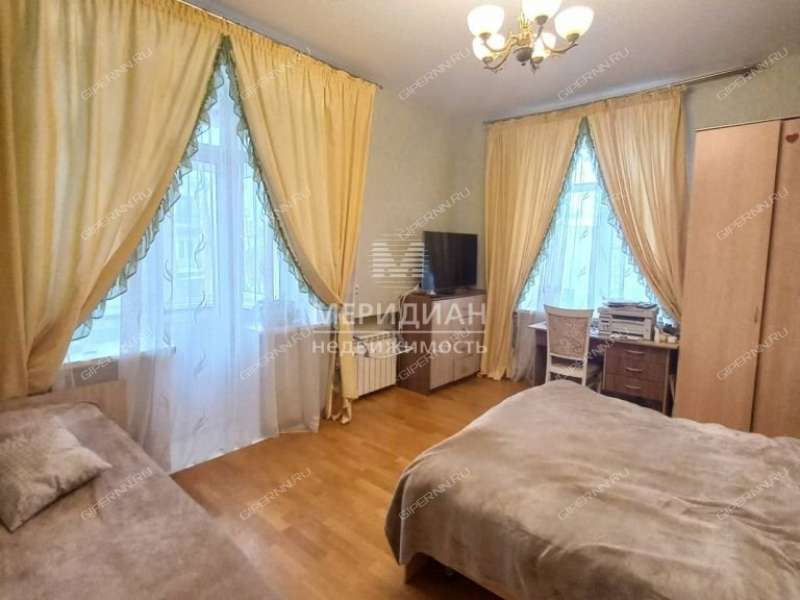 четырёхкомнатная квартира на улице Страж Революции дом 6/3