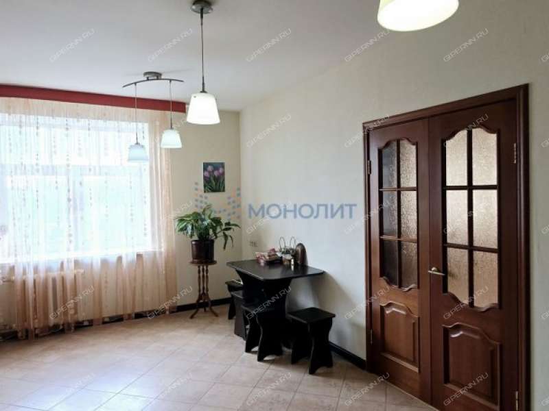 трёхкомнатная квартира на Большей Печёрской улице дом 32
