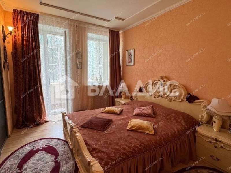 трёхкомнатная квартира на Комсомольской улице дом 3