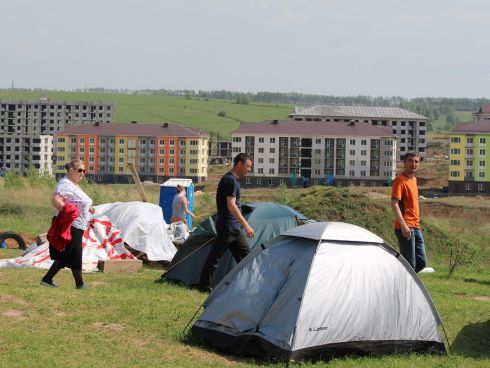 Палаточный городок дольщиков ЖК «Новинки Smart City»: пан или пропал