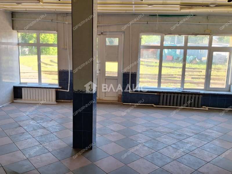 здание под торговую площадь на Гужевой улице