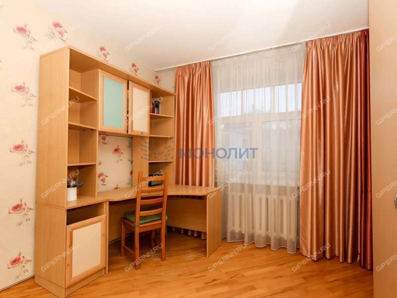 трёхкомнатная квартира на Большей Печёрской улице дом 32