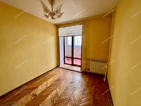 4-komnatnaya-ul-surikova-d-16a фото