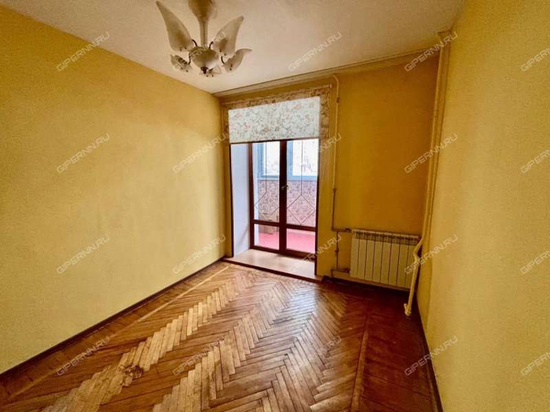 четырёхкомнатная квартира на улице Сурикова дом 16А