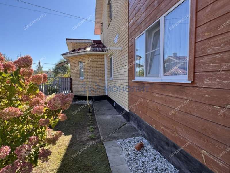 дом на Озёрной улице деревня Крутая