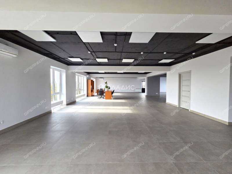 здание под офис, торговую площадь на улице Ларина