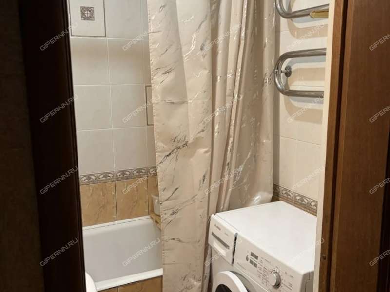 трёхкомнатная квартира на улице Верхнепечёрская дом 8