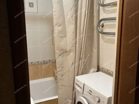 3-komnatnaya-ul-verhnepecherskaya-d-8 фото