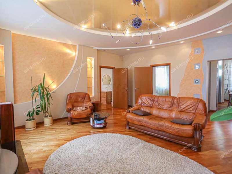 трёхкомнатная квартира на Большой Покровской улице дом 20б