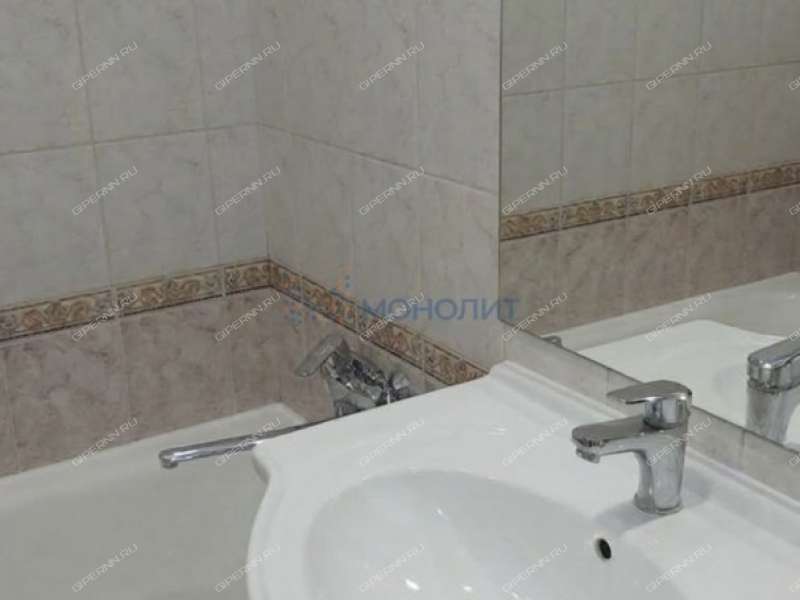 трёхкомнатная квартира на улице Верхнепечёрская дом 8