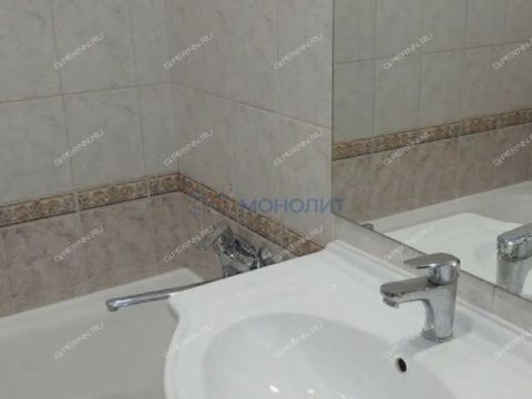 3-komnatnaya-ul-verhnepecherskaya-d-8 фото