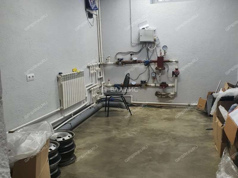 здание под офис, торговую площадь на Центральной улице село Каменки