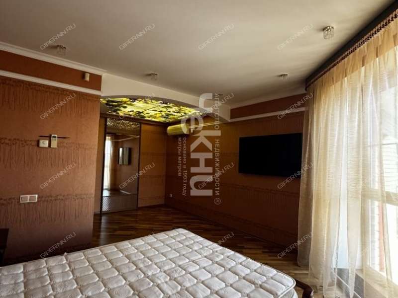 трёхкомнатная квартира на Лукерьинской улице дом 5 город Кстово