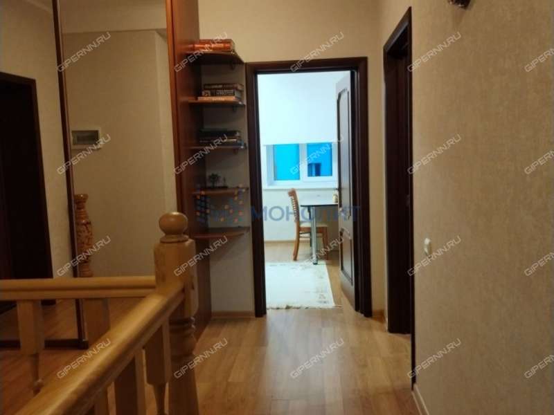 четырёхкомнатная квартира на улице 40 лет Октября дом 5б